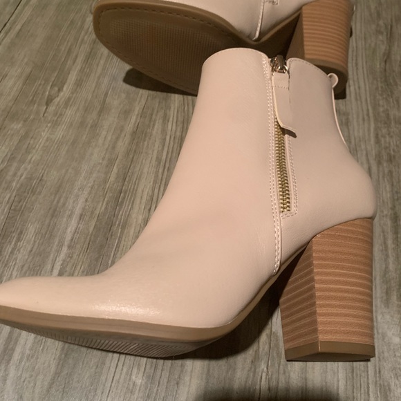 Jessica Cline Shoes - Jessica Cline- 3” Heel Bootie w/ Side Zip, New Cream Vegan Leather 6.5